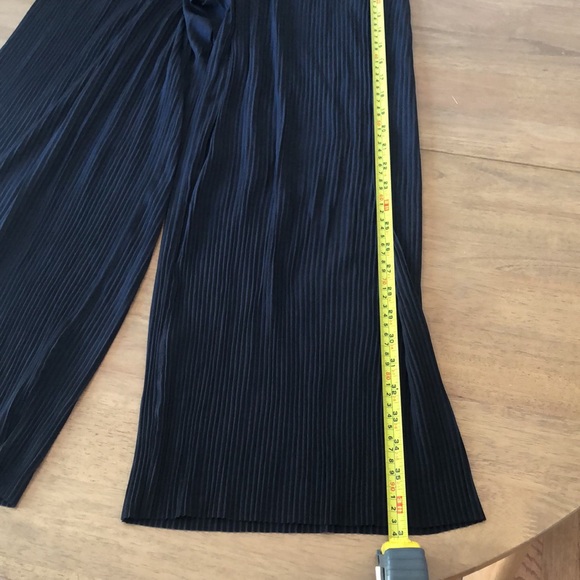 Aritzia Wilfred, high rise pinch pleated pants, wide leg, black, XS - Picture 7 of 8